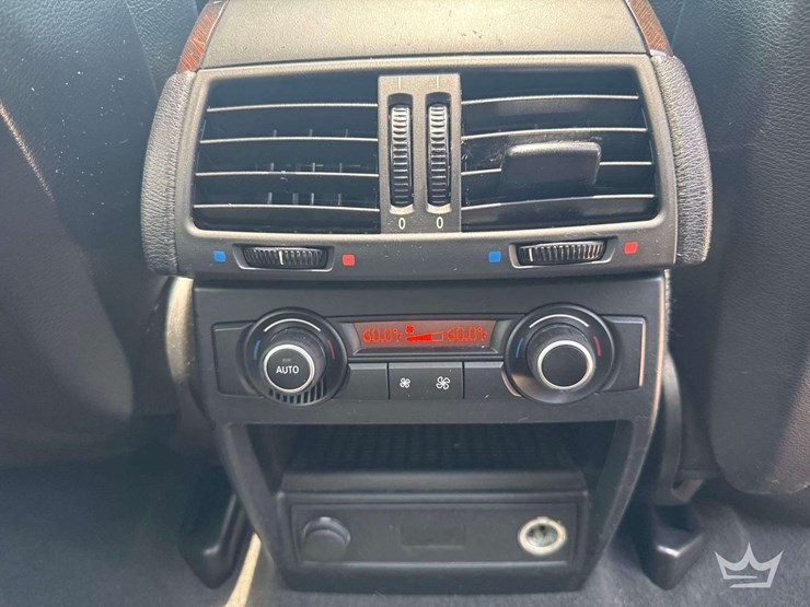 2013-bmw-x5-image-26