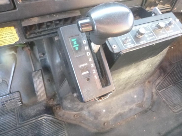 1995-international-4700-image-13