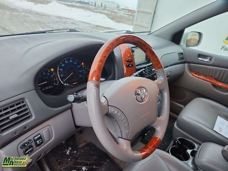 2009-toyota-sienna-image-20