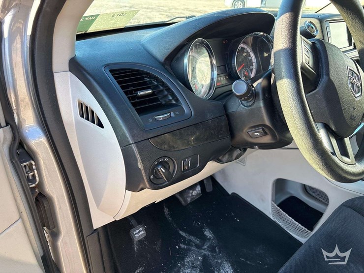 2014-dodge-grand-caravan-image-13