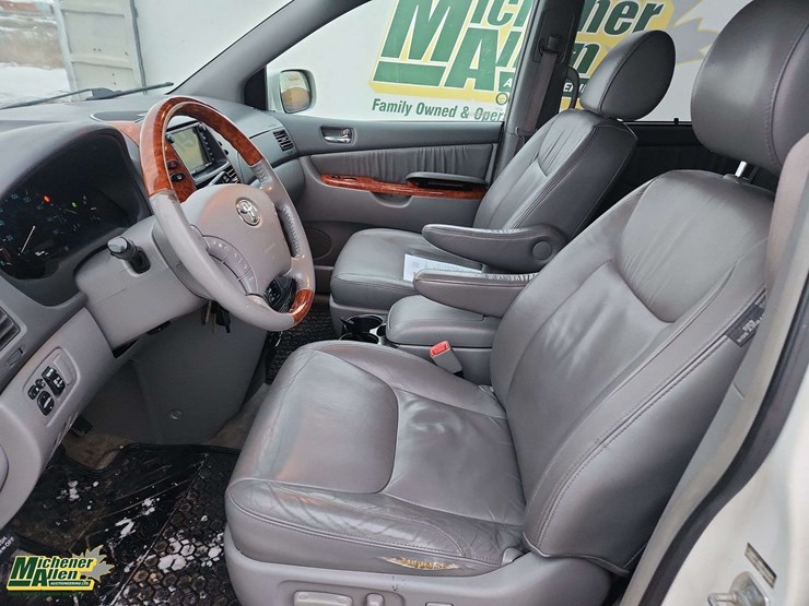 2009-toyota-sienna-image-14