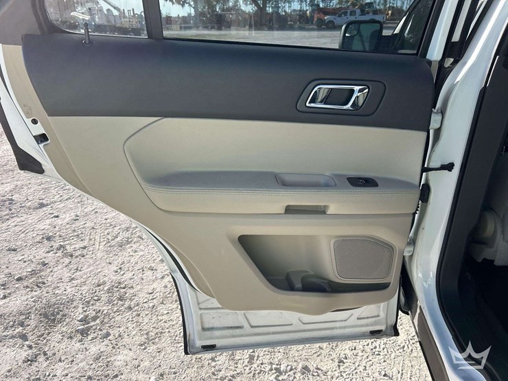 2013-ford-explorer-image-21