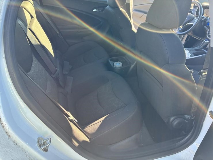 2018-chevrolet-volt-sedan-image-9