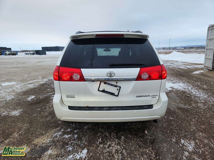 2009-toyota-sienna-image-7