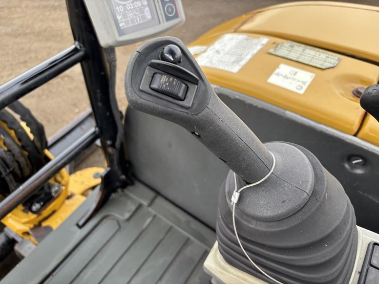 2018-caterpillar-303-image-31