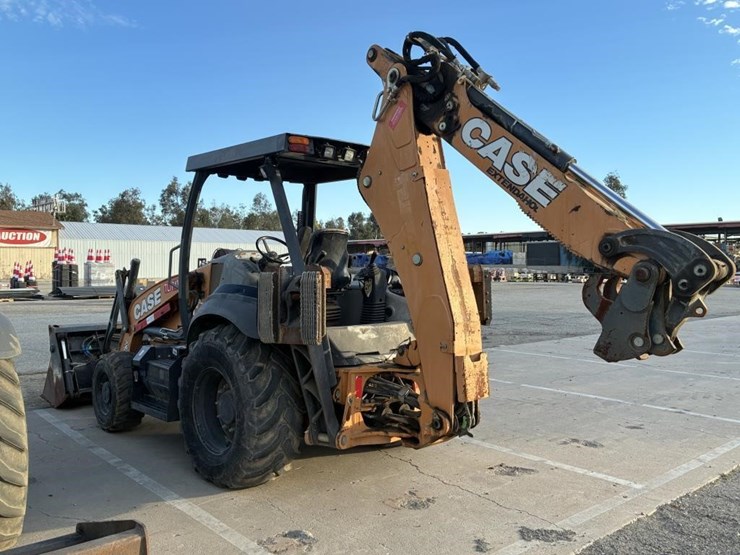 2017-case-580sn-image-4