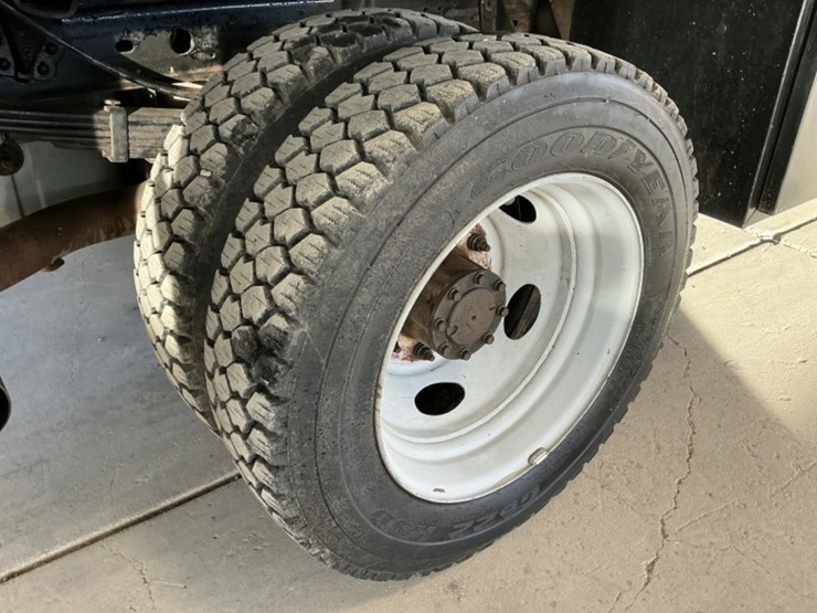 2002-ford-f550-image-8