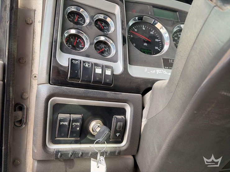 2014-kenworth-t800-image-16