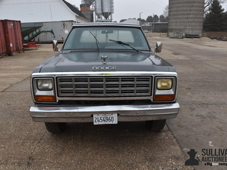 1984-dodge-w350-image-2