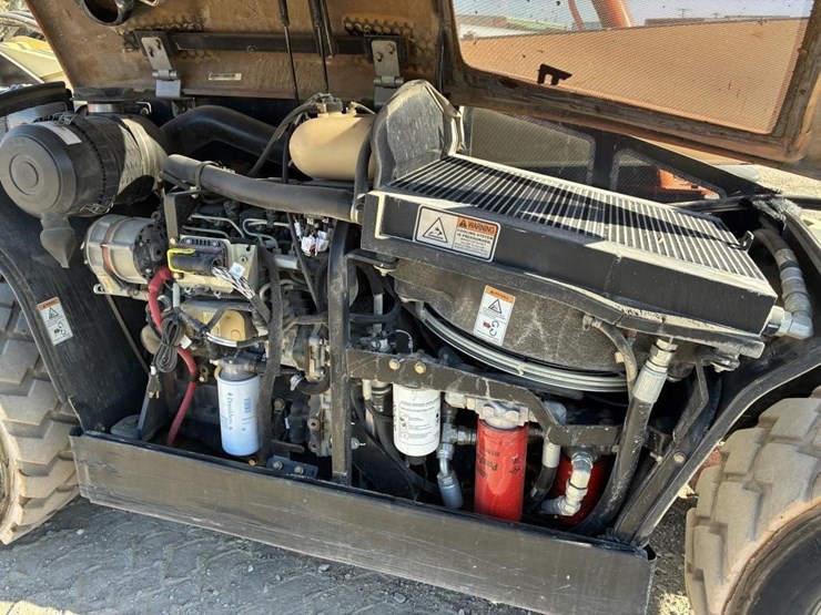 2015-jlg-g5-18a-image-34