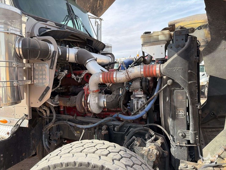 2011-kenworth-w900-image-10