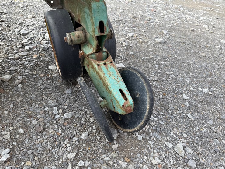 12-john-deere-12-image-18