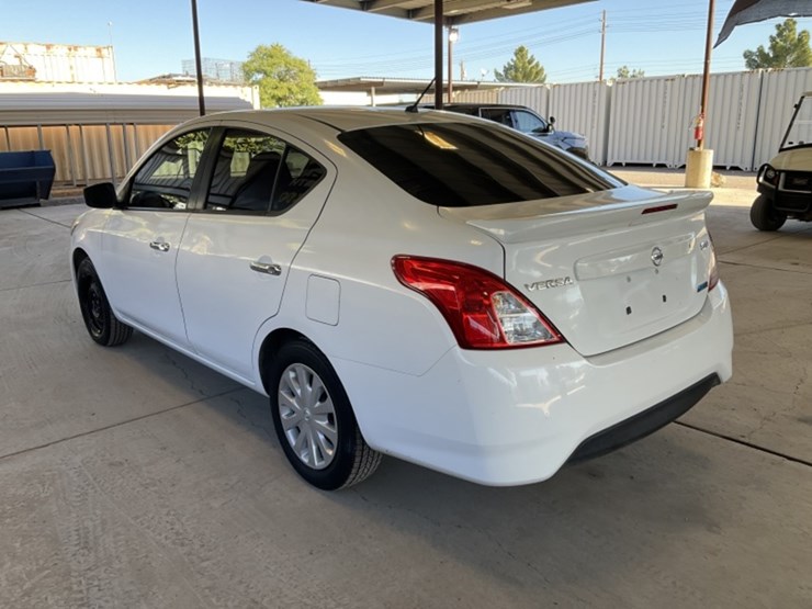 2015-nissan-versa-sdn-image-5
