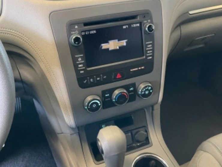 2017-chevrolet-traverse-ls-image-19