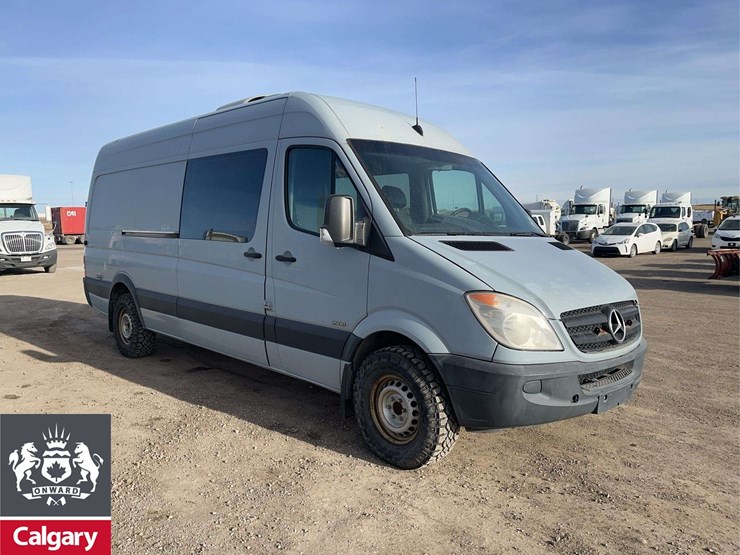 2012-mercedes-benz-sprinter-2500-image-2