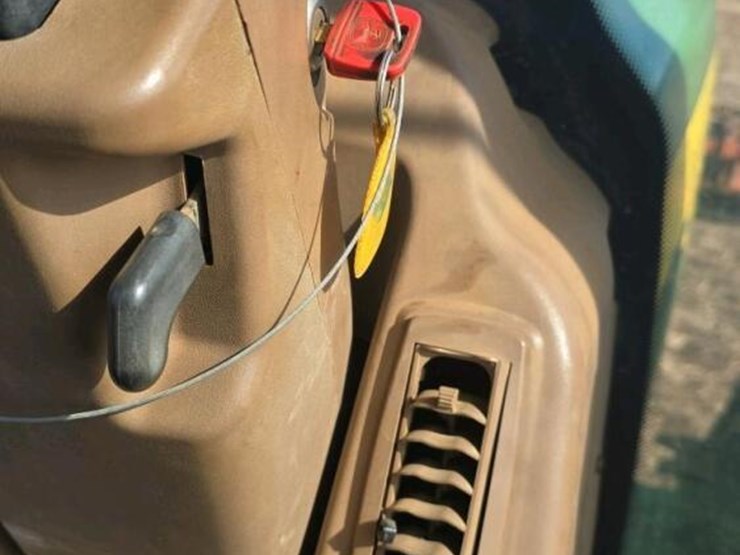 john-deere-8320-image-16