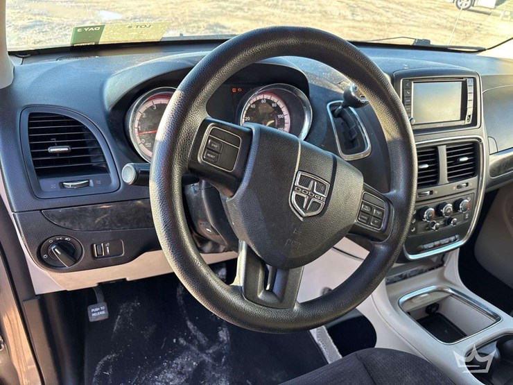 2014-dodge-grand-caravan-image-12