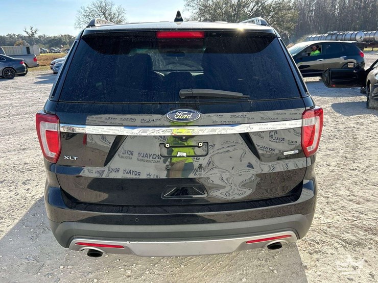 2016-ford-explorer-image-26