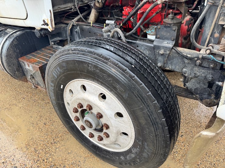 1990-mack-r688st-image-14