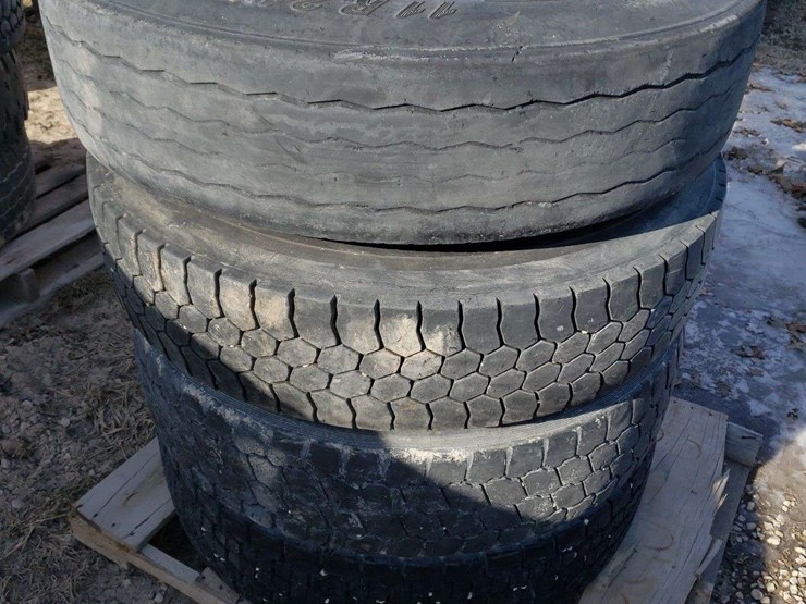 4-11r24.5-steel-rim-image-4