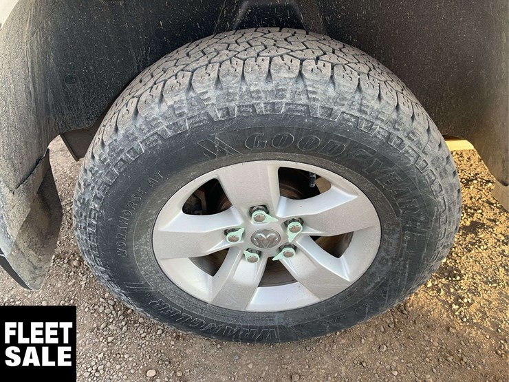 2015-dodge-1500-image-12