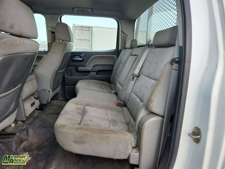 2015-chevrolet-silverado-2500hd-image-15