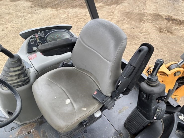 2018-case-580sn-image-37