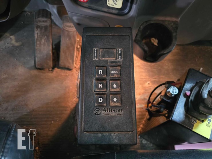 2012-peterbilt-365-image-15