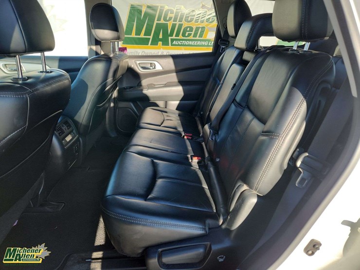 2017-nissan-pathfinder-image-16