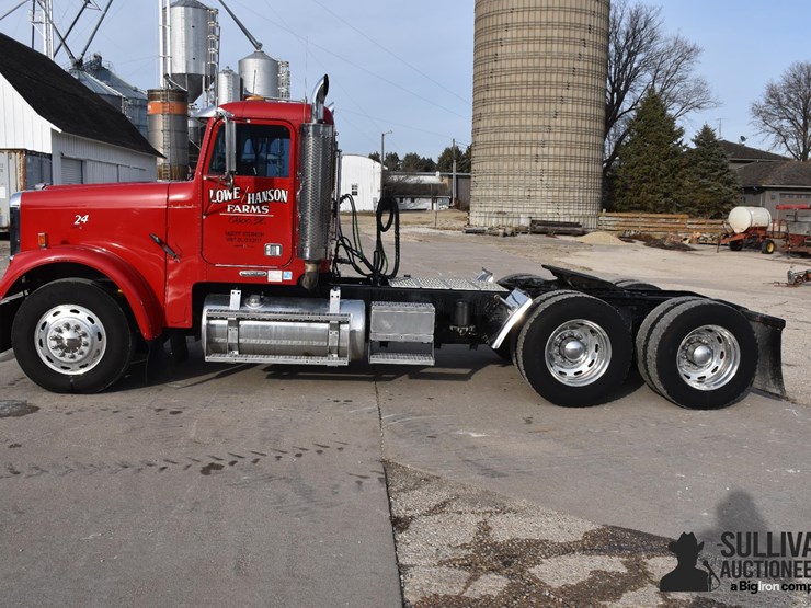 2003-freightliner-fld120-image-8