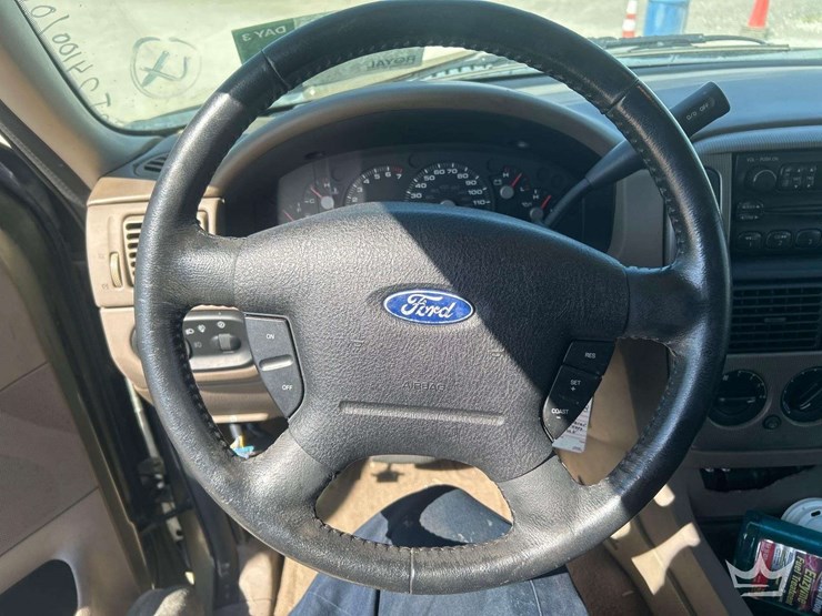 2004-ford-explorer-image-15