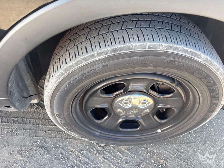 2016-ford-explorer-image-24