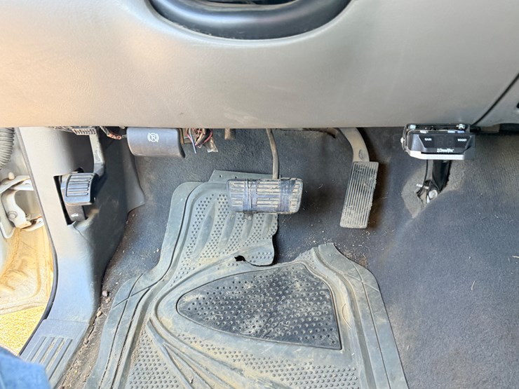 2006-gmc-3500-image-29