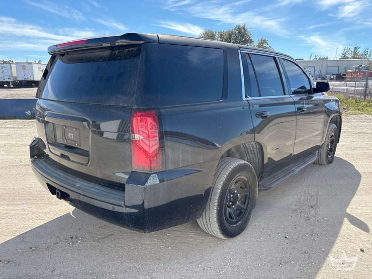 2015-chevrolet-tahoe-image-2