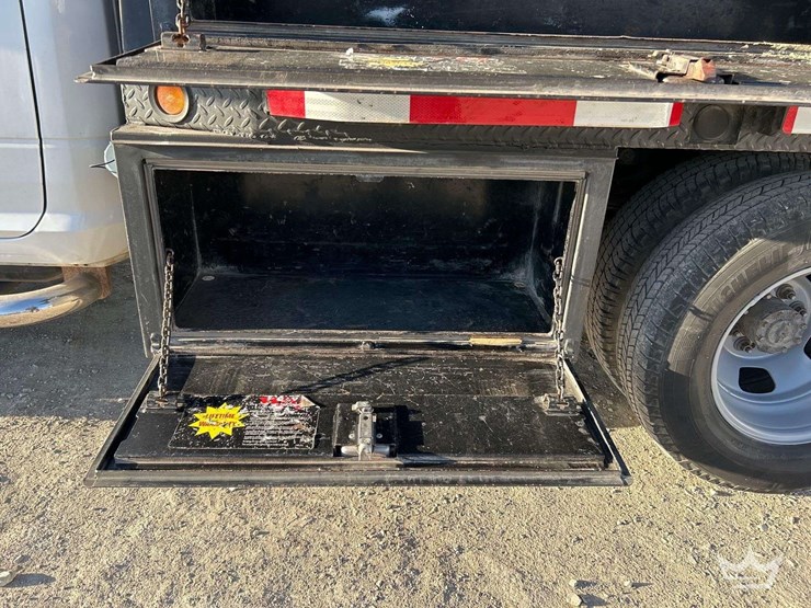 2013-ram-3500-utility-flatbed-truck-image-21