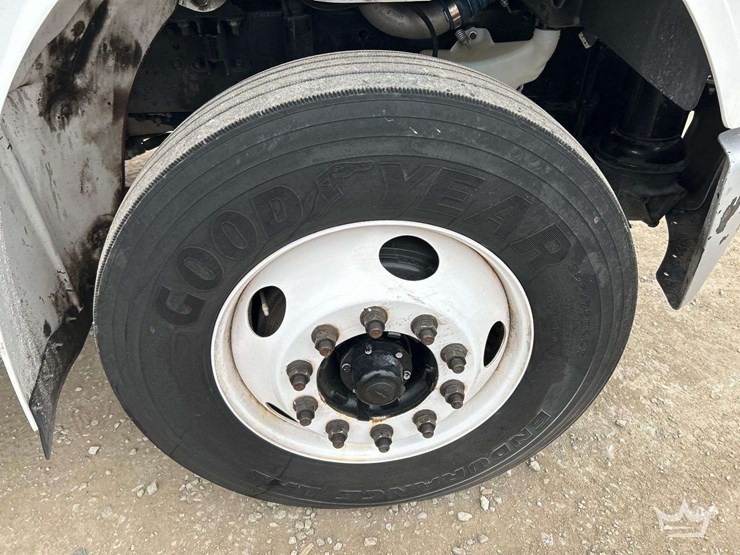 2018-freightliner-m2-106-image-28