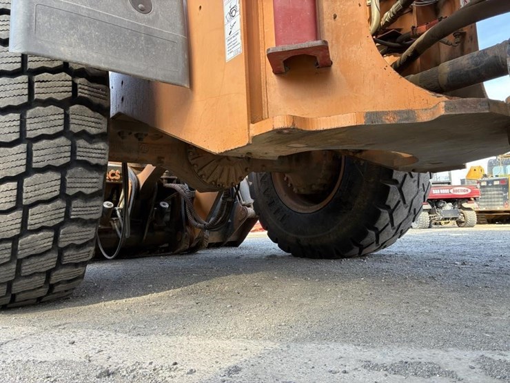 case-7210-wheel-loader-image-17