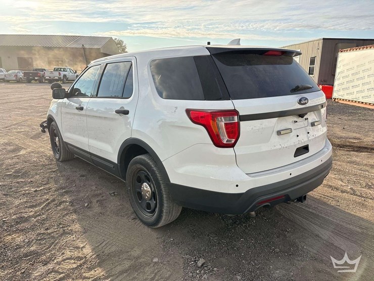 2016-ford-explorer-image-3