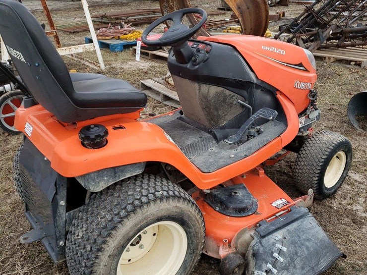 kubota-diesel-4wd-lawn-mower,-720-hours,-runs,-hook-needs-work,-gr2120-image-1