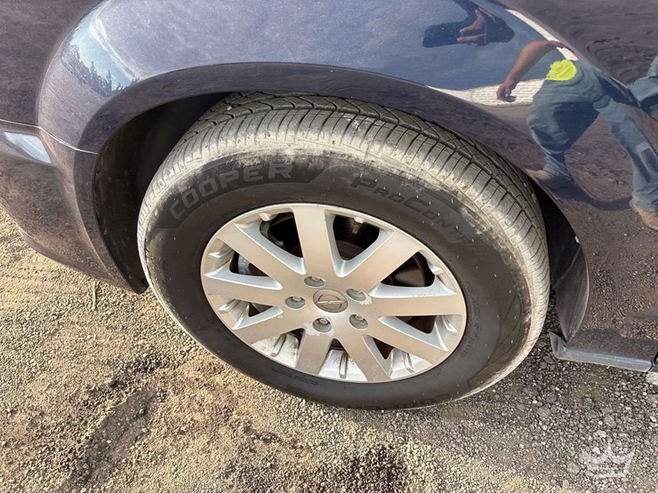 2015-chrysler-town-&-country-image-22