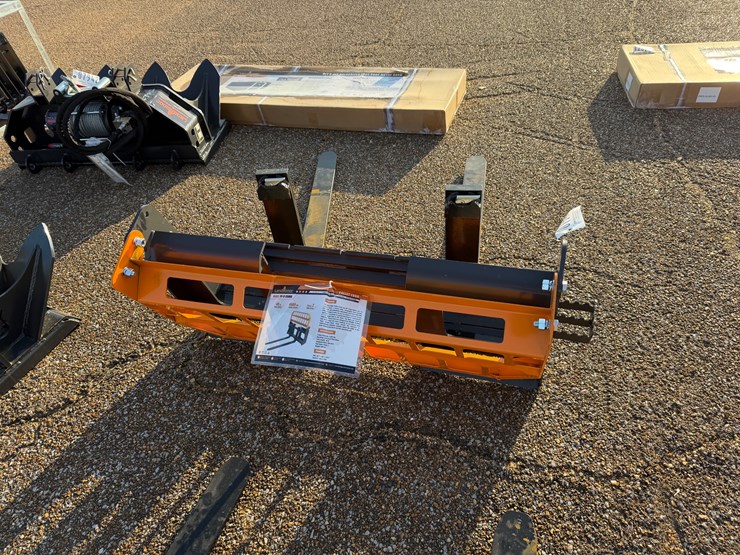 #7940-•-skid-steer-pallet-forks-image-3