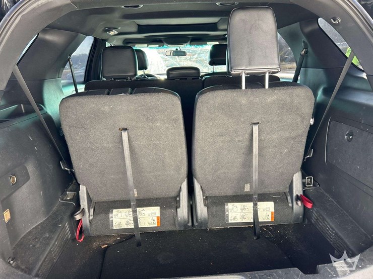 2016-ford-explorer-image-24