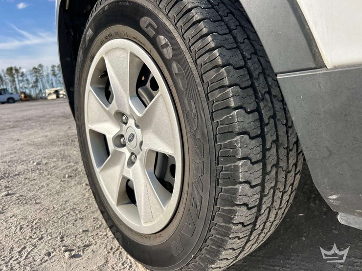 2013-ford-explorer-image-24