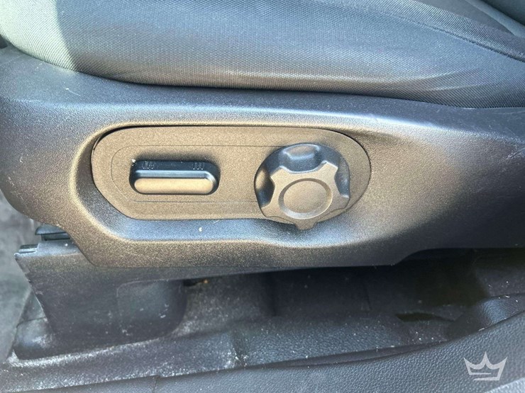 2016-ford-explorer-image-13