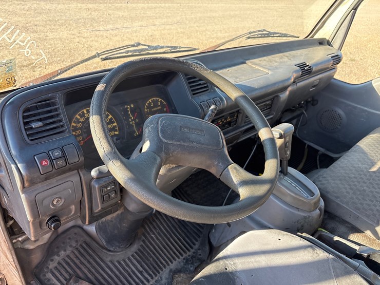 2007-isuzu-nqr-image-10