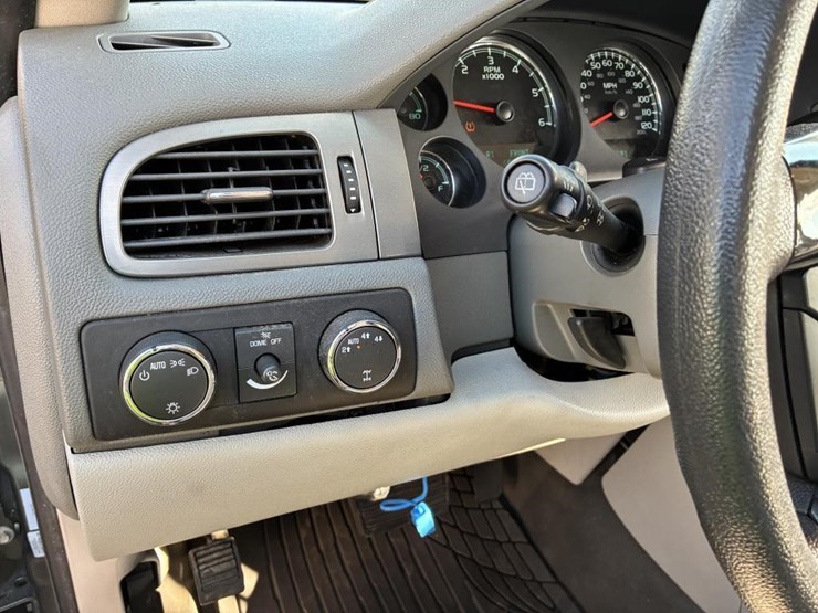 2008-chevrolet-tahoe-image-8