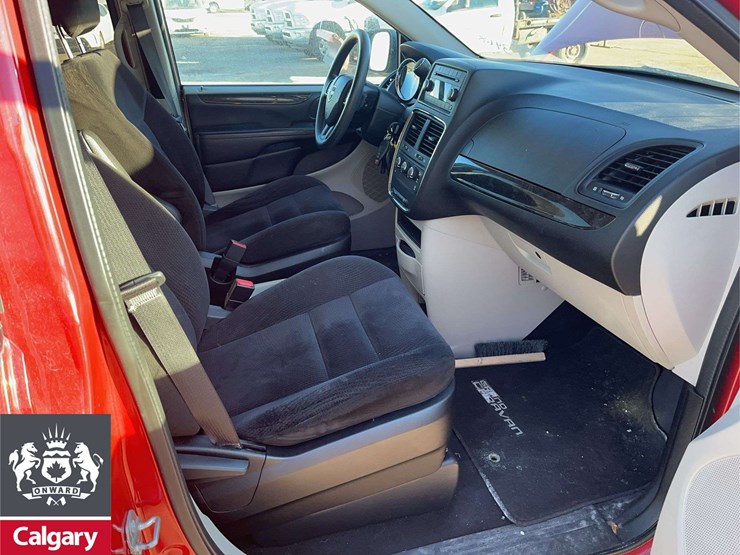 2014-dodge-grand-caravan-sxt-image-18