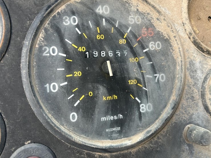 2015-volvo-f6-image-31