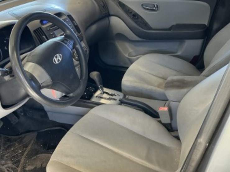 2010-hyundai-elantra-sdn-image-21