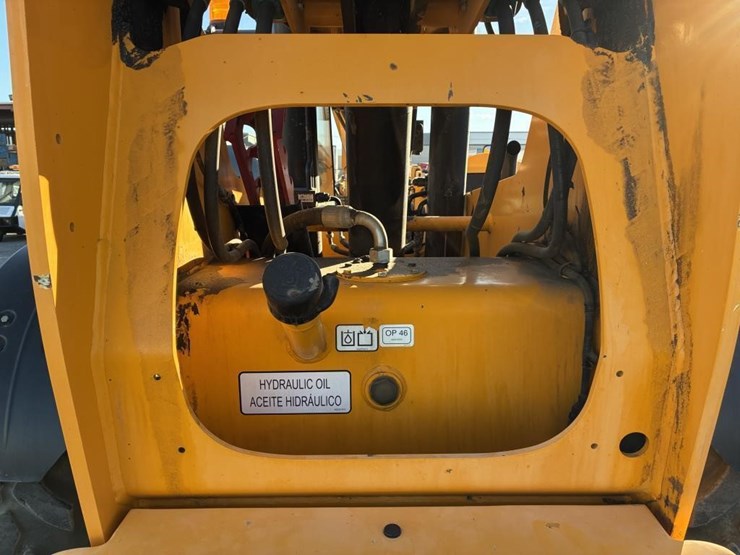 2019-jcb-512-56-image-14